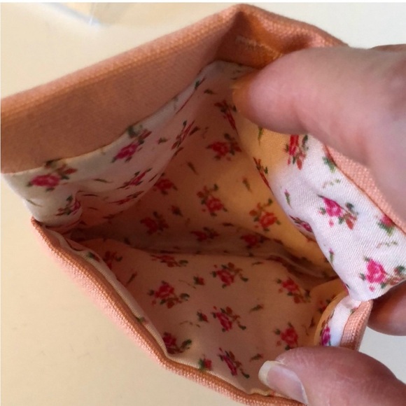 Gucci Beauty Pouch and Comb
Gift Set - Picture 4 of 11